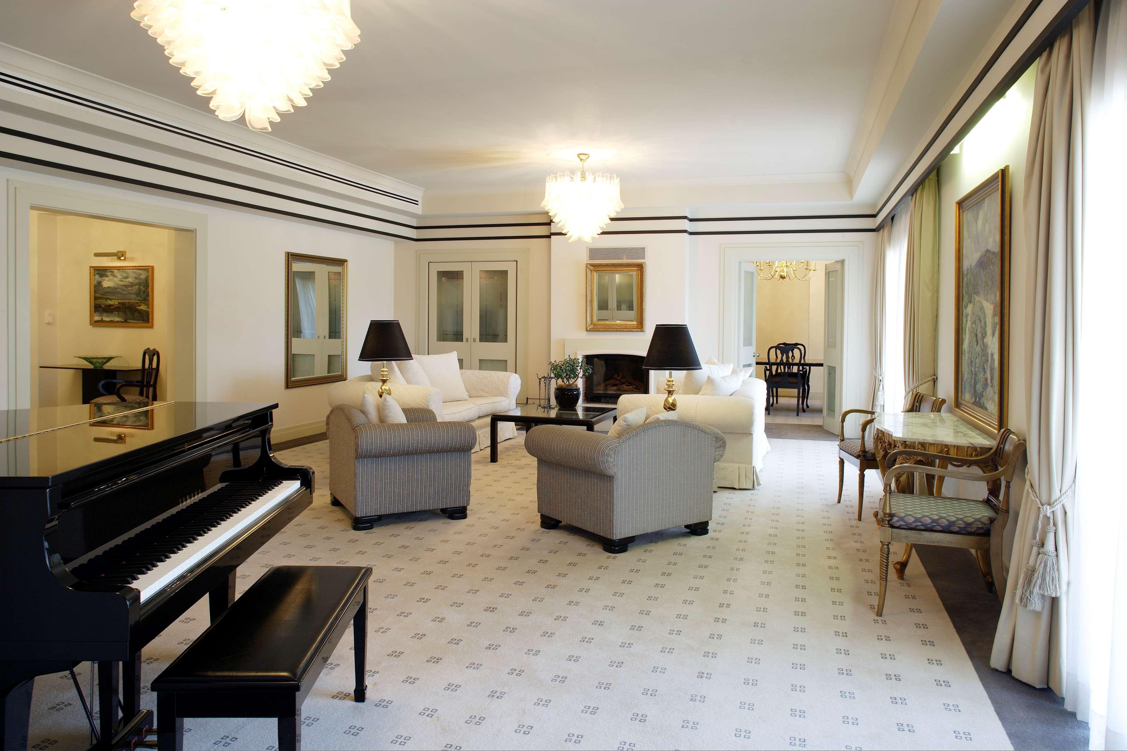 Hyatt Hotel Canberra - A Park Hyatt Hotel Interior foto The living room of the presidential suite