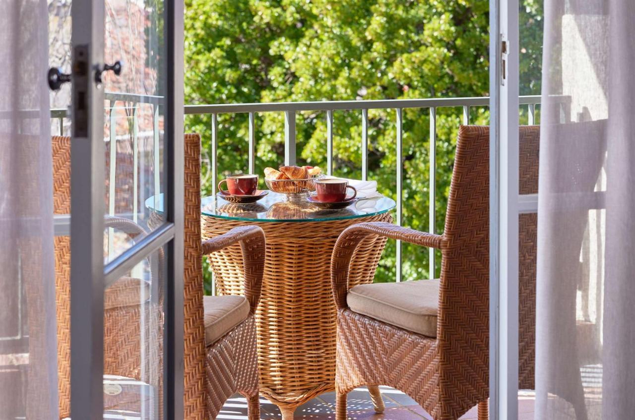 Hyatt Hotel Canberra - A Park Hyatt Hotel Exterior foto A balcony