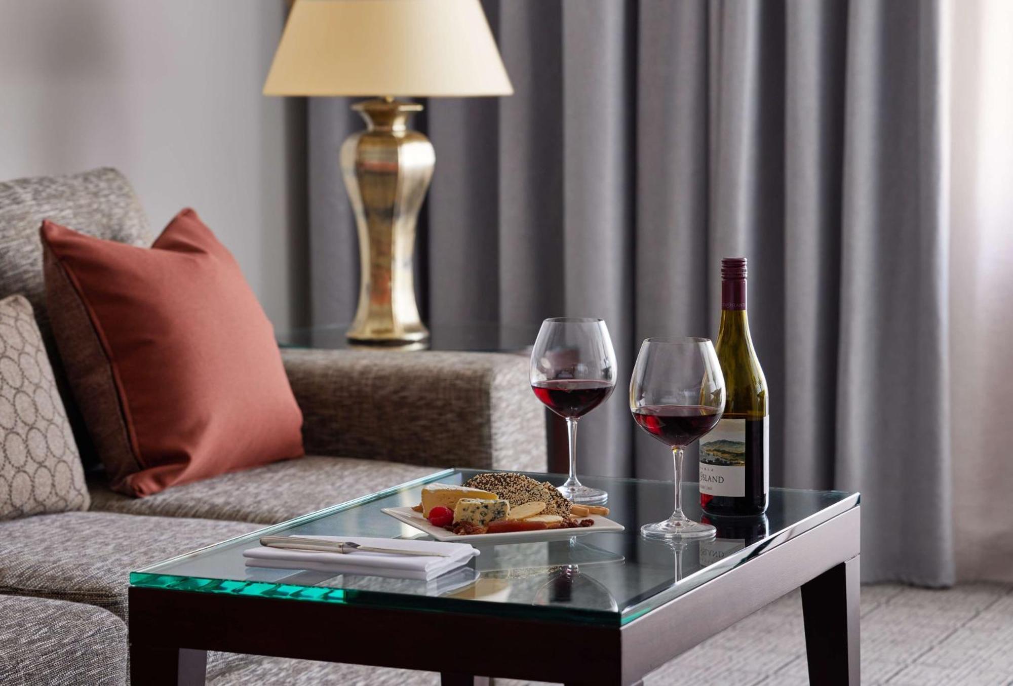 Hyatt Hotel Canberra - A Park Hyatt Hotel Exterior foto A wine table